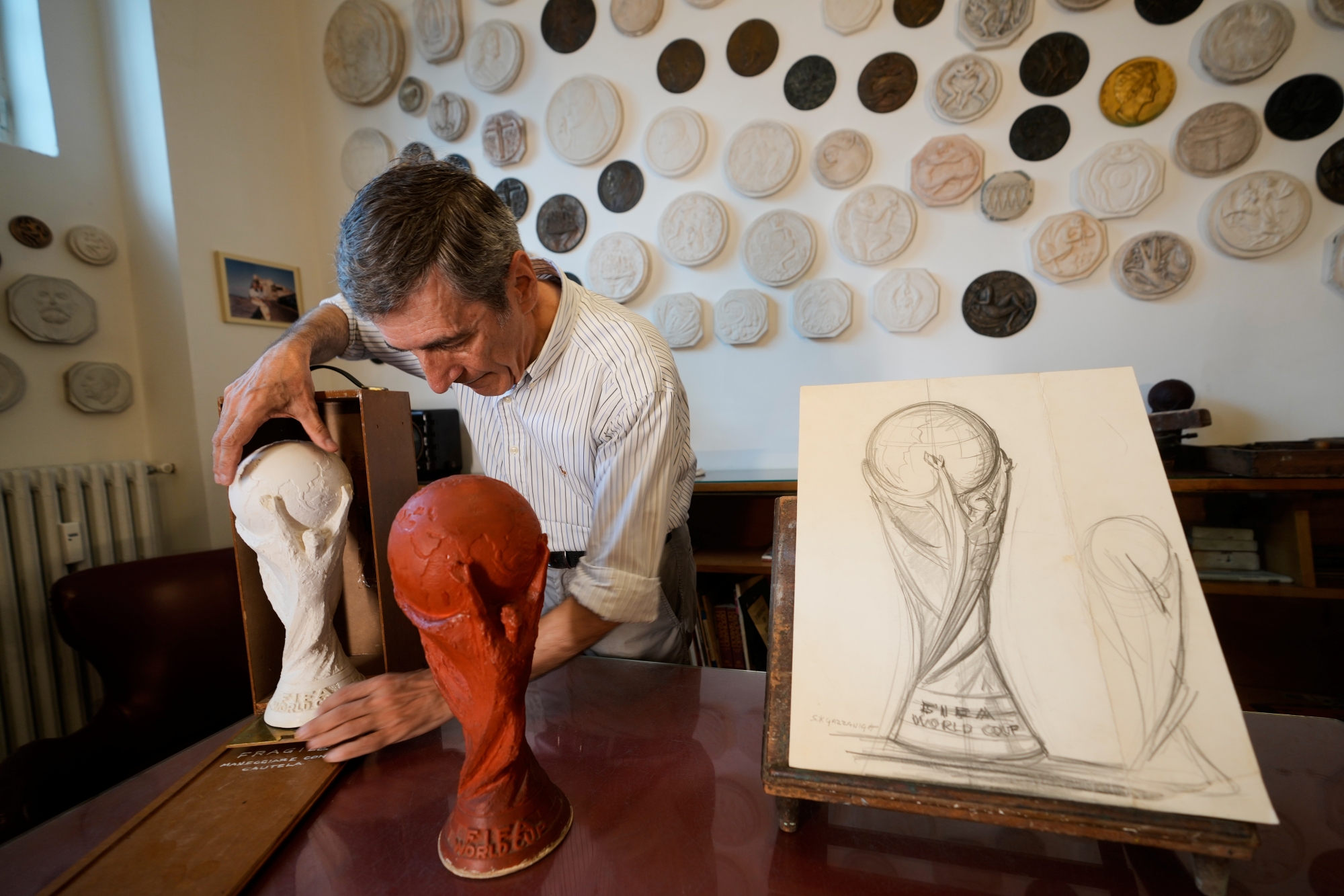 niccol-lupone-how-an-italian-sculptor-created-the-world-cup-trophy